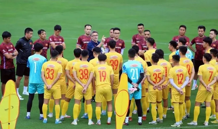 Quy định về số lượng cầu thủ bóng đá