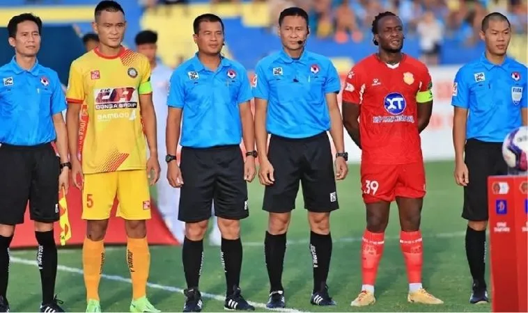 Số lượng Trọng Tài Trong Bóng Đá